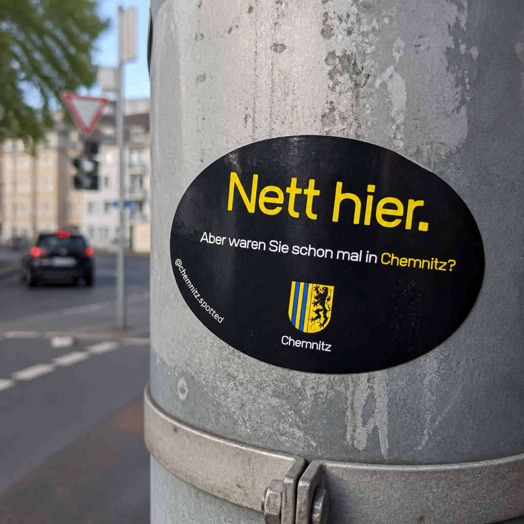 Nett hier. Aber waren Sie schon mal in Chemnitz? – Aufkleber (14,5 × 9,5 cm)